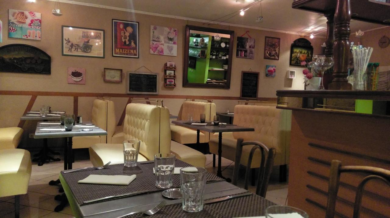 Logis De L'Europe Restaurant Le Cepage Corbigny Exterior foto